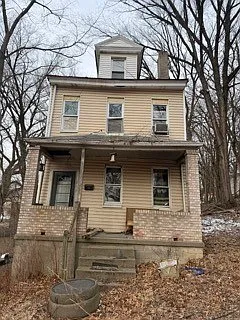 413 Fannell St photo 1