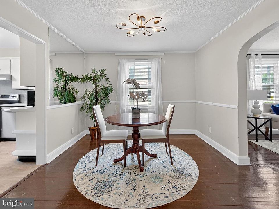 1st image of 2509 Canterbury Rd