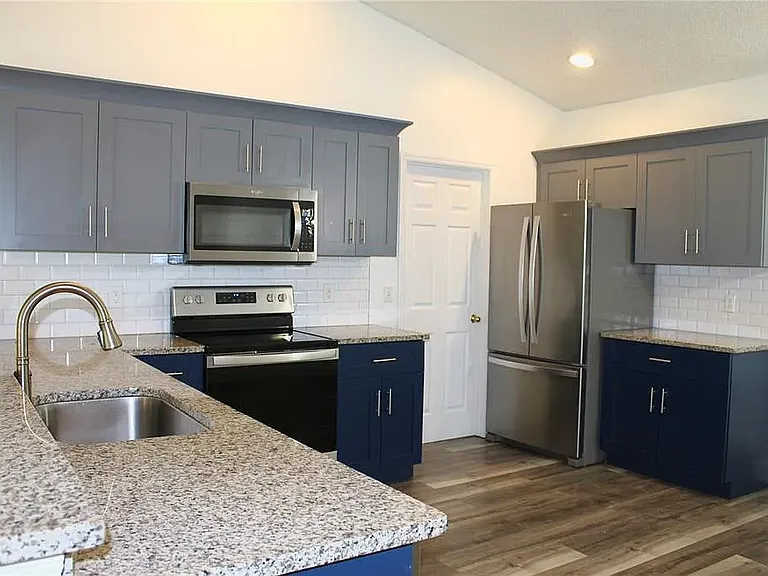1666 Pendleton St — Photo 5