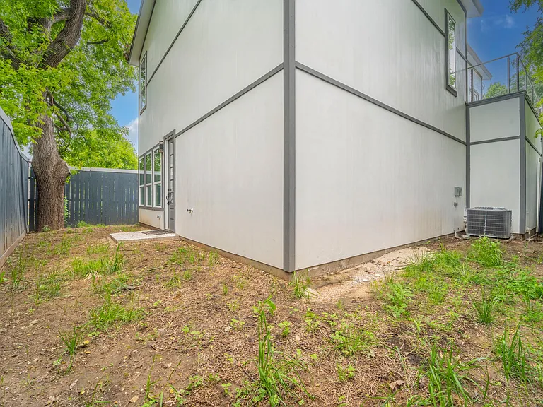 1301 Compton St — Photo 16