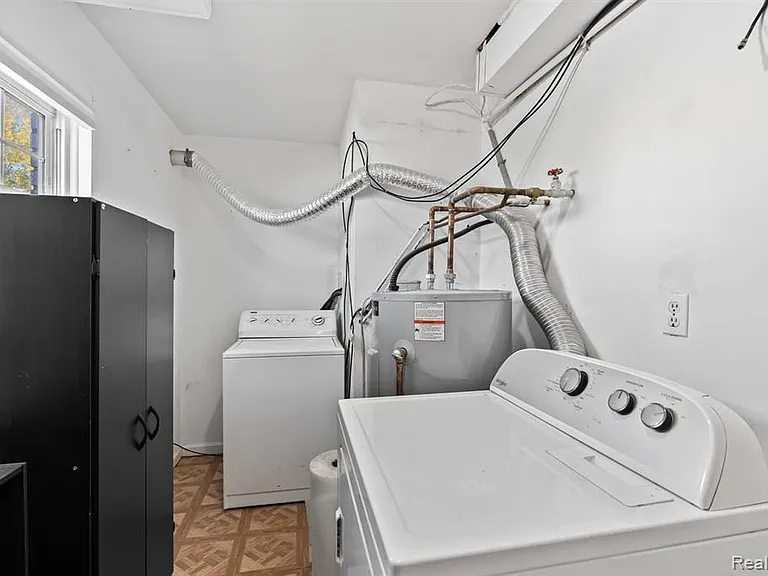 162 Princeton Dr — Photo 4