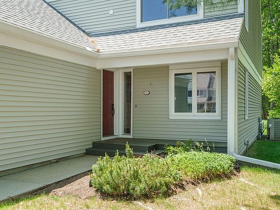 3rd image of 120 Stone Ridge Rd Unit 120