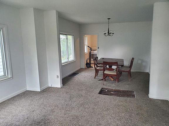 2nd image of 470 Lincoln Ave