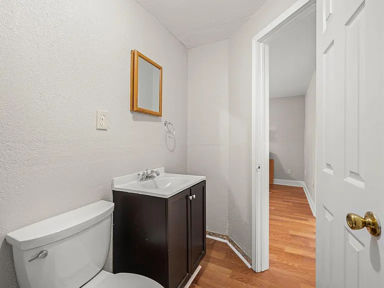 303 Linwood St #1/2 — Photo 15