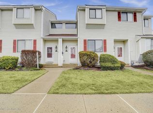 524 Clubhouse Dr, Middletown, NJ 07748