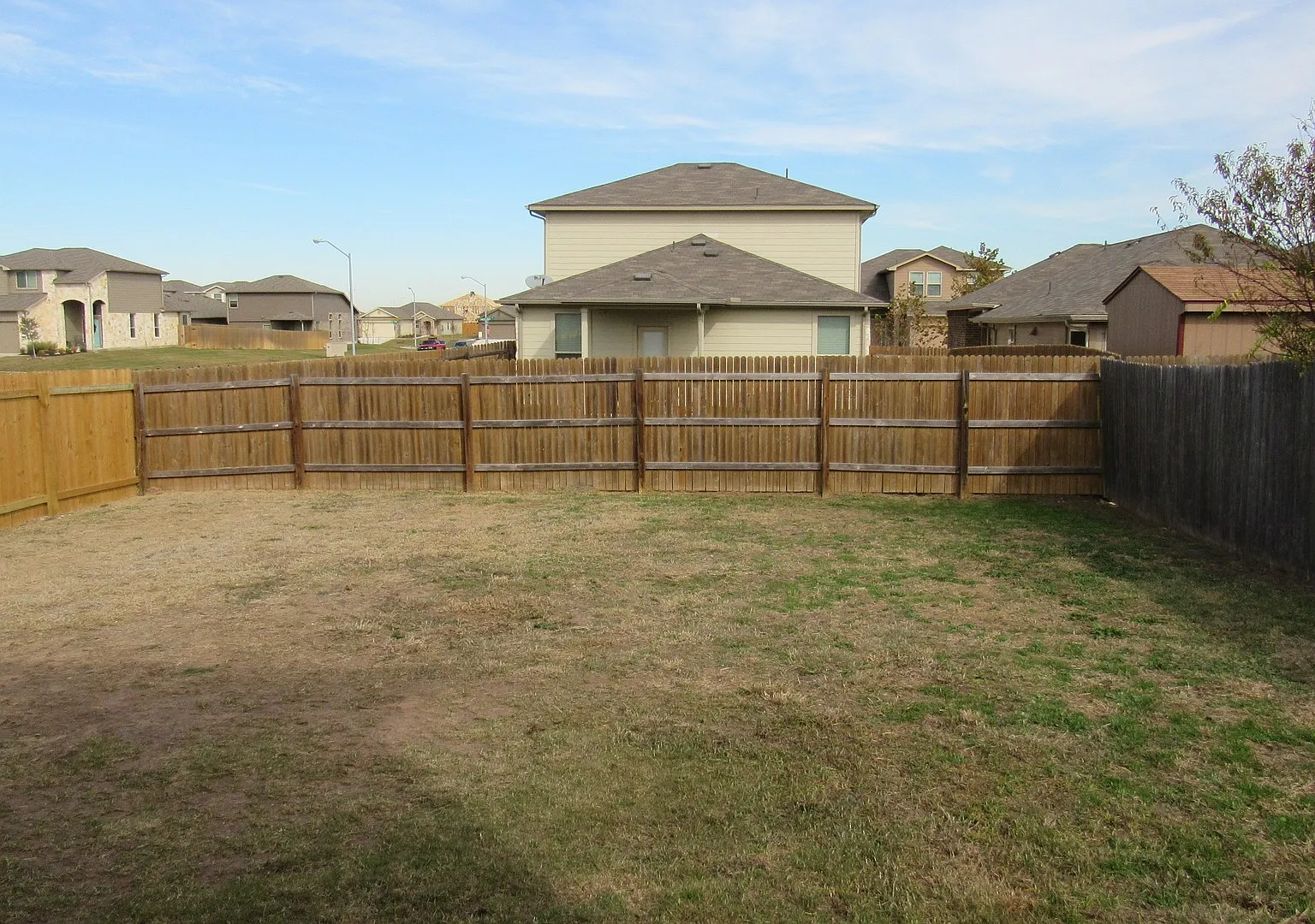 Nice two story 4 bedroom 2.5 bath! — Photo 4