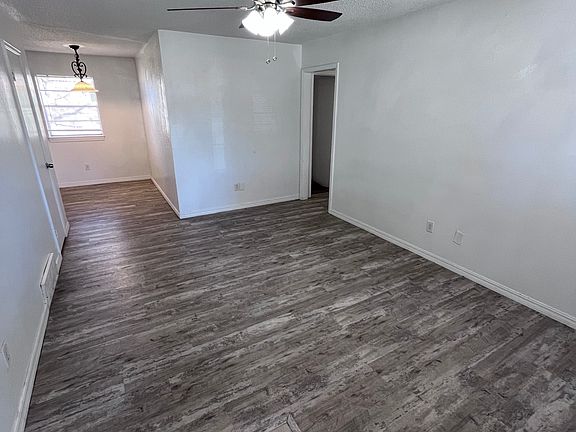 4th image of 2701 Wyandotte Way