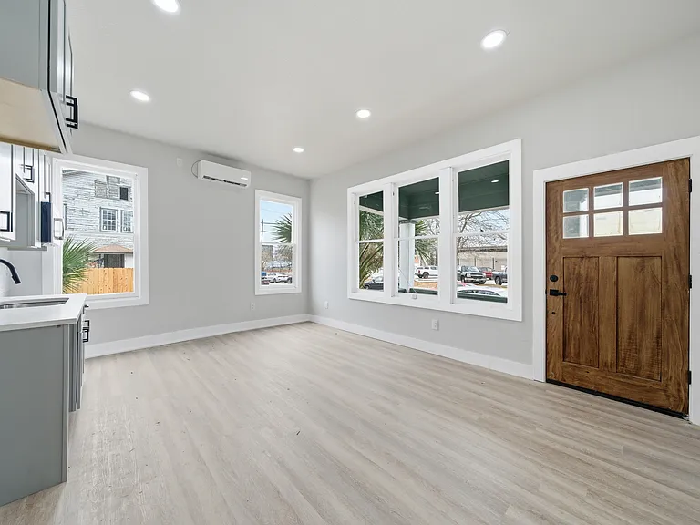 510 Erie Ave #101 — Photo 10