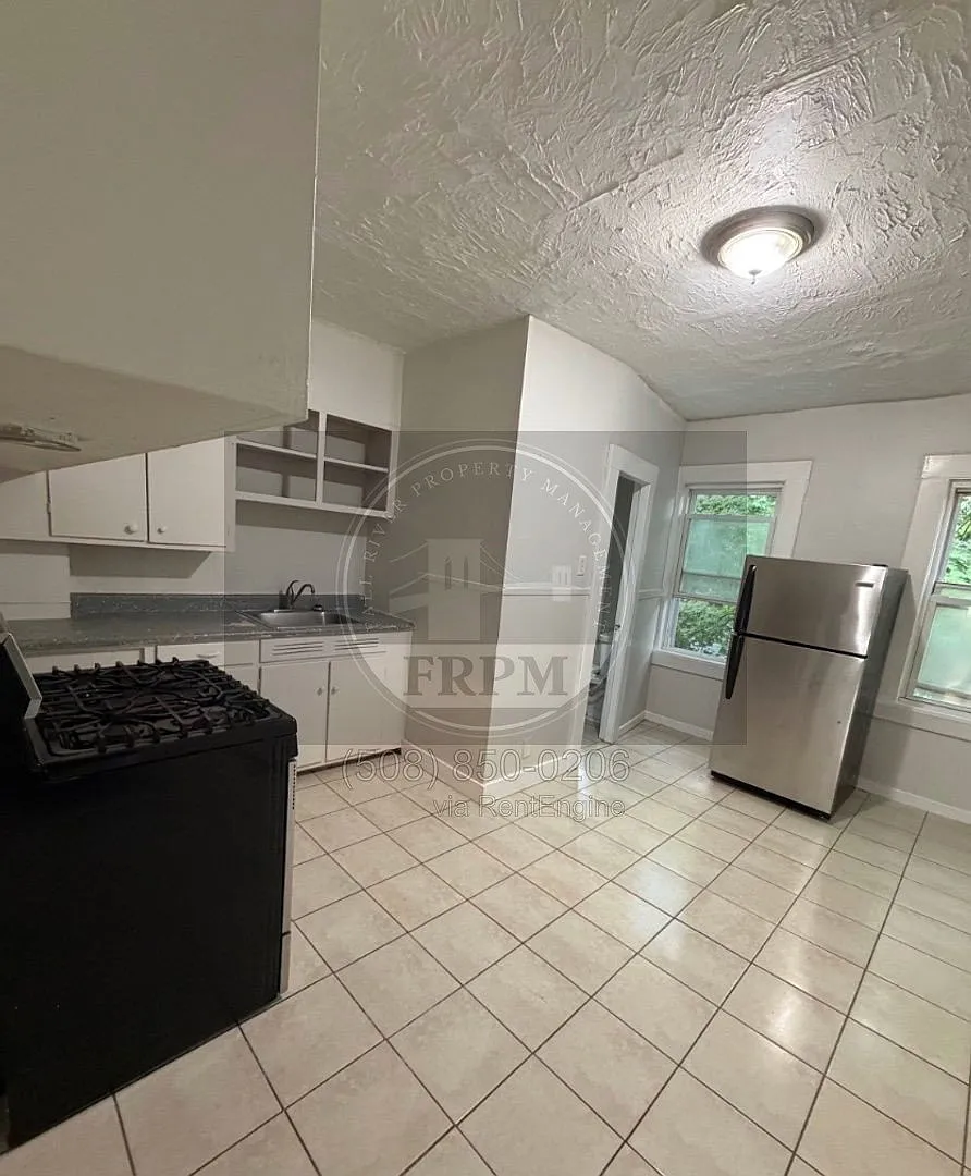 2 bed, 1.0 bath, $1,400 — Photo 1