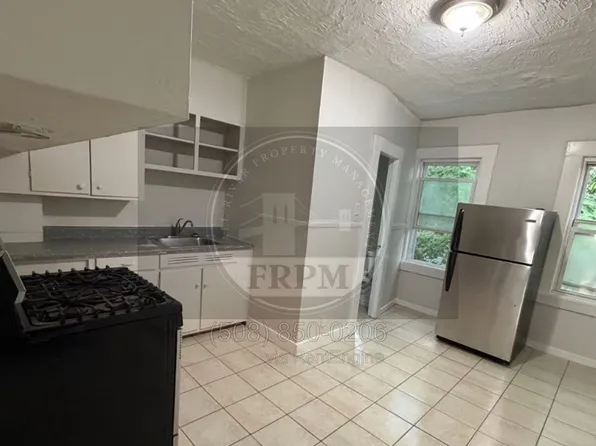 441 Rivet St #2E, New Bedford, MA 02740