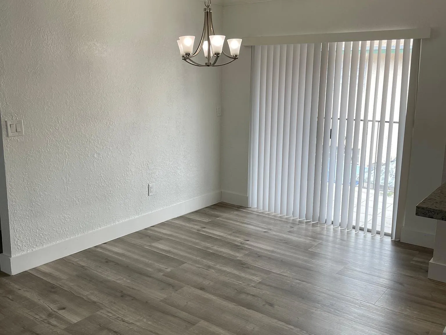2 bed, 836 sqft, $2,200 — Photo 4