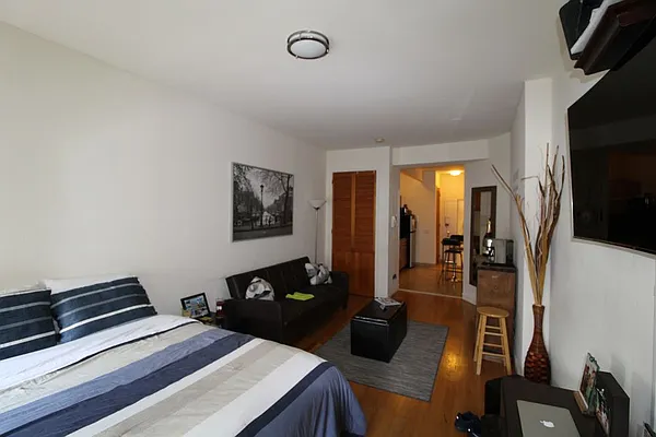 Rented by Mossanen Group | media 9