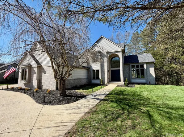 3298 Habitat Trl, Pinckney, MI 48169