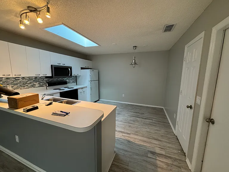 733 Villita Ln — Photo 6