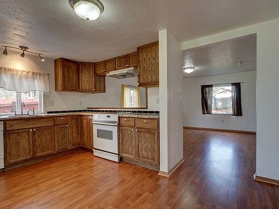 5th image of 16310 Park Ave S