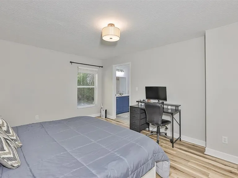 2331 W Chestnut St — Photo 18