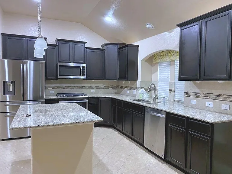 313 Summer Pointe Dr — Photo 6