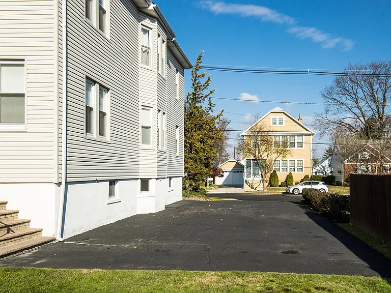 563 Spruce Ave #1 — Photo 14