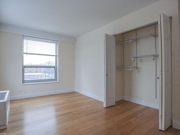 4th image of 4502 N Winchester Ave #213