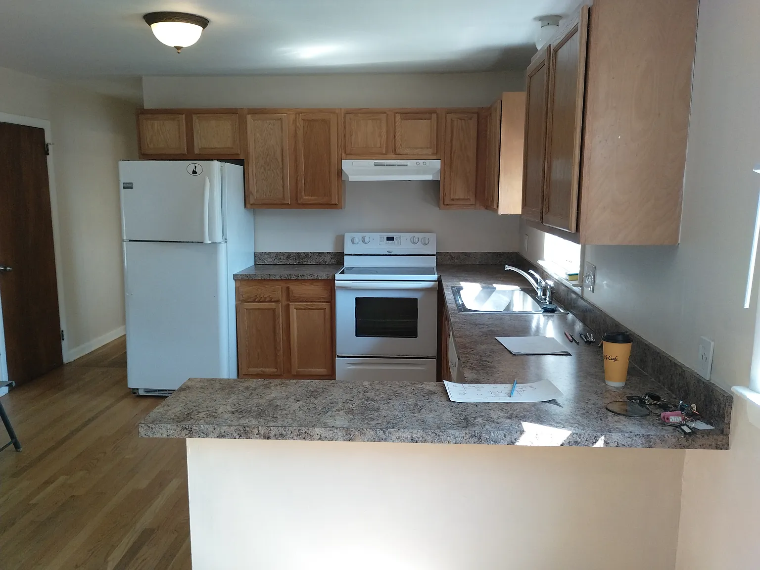3 bed, 1050 sqft, $2,100 — Photo 3