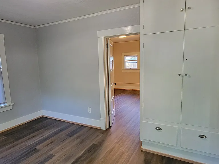 2421 W Madison Ave — Photo 6