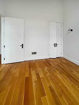 4th image of 949 Willoughby Ave APT 302