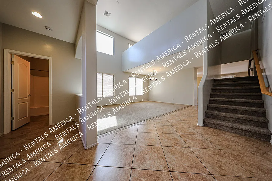Beautiful 5 bedroom home — Photo 4