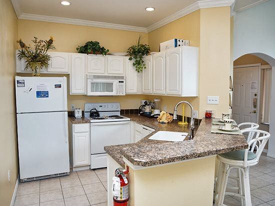 LB4T975PTC-kitchen-and-breakfast-bar