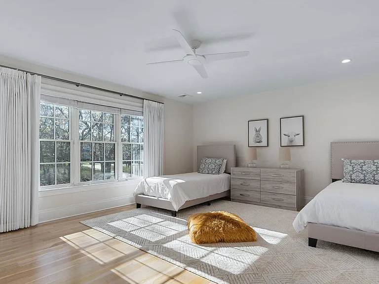 421 Edge Of Woods Rd — Photo 18