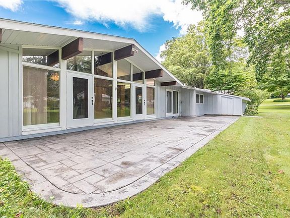 2nd image of 40 Pleasantview Dr
