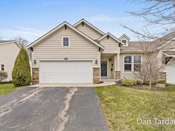 146 Woodslee Ct, Norton Shores, MI 49444