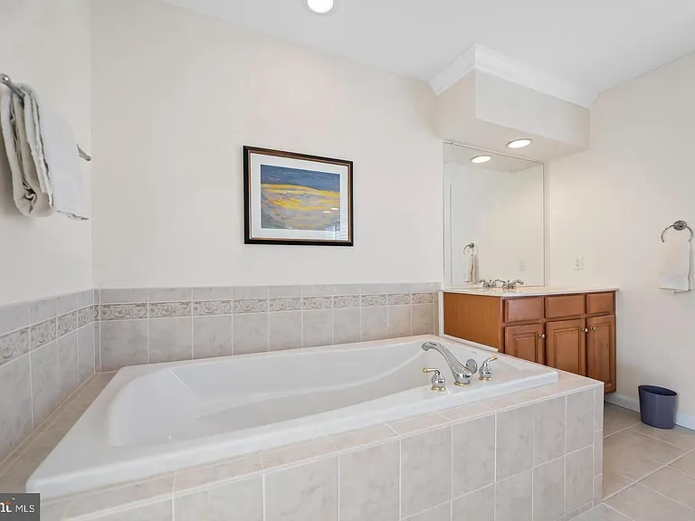 304 Arthur Ct — Photo 20