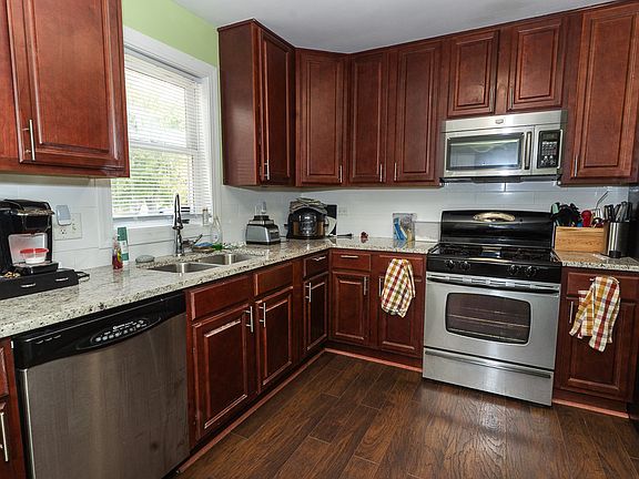 5th image of 17840 Yale Ln