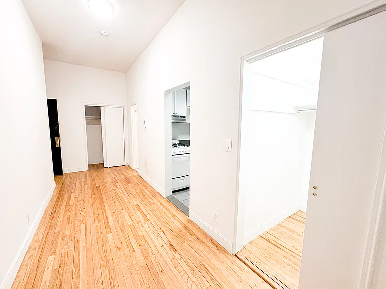 333 E 54th St #4G — Photo 4