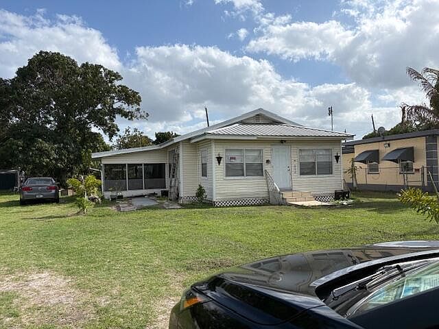 2nd image of 522 E Ventura Avenue