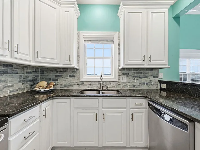 215 Summerwinds Pl — Photo 17