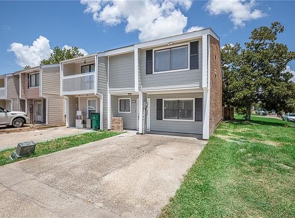 2nd image of 46 Stanton Hall Dr