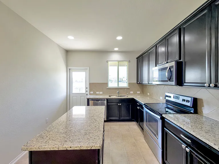 3306 Claymore St — Photo 8