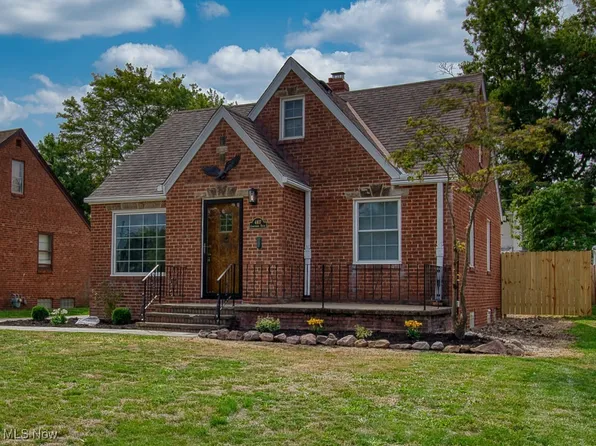 4407 Grantwood Dr, Parma, OH 44134