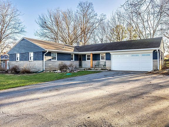 2nd image of 1043 Berry Rd