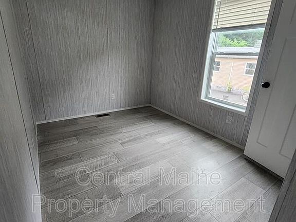 4th image of 9 Austin Dr