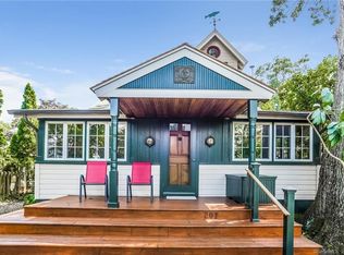 207 Pawson Rd, Branford, CT 06405