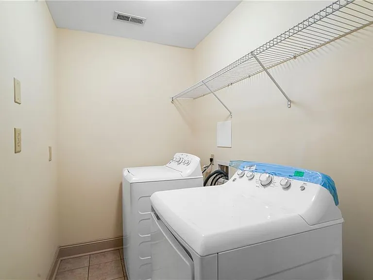708 Madison Ln SE — Photo 24