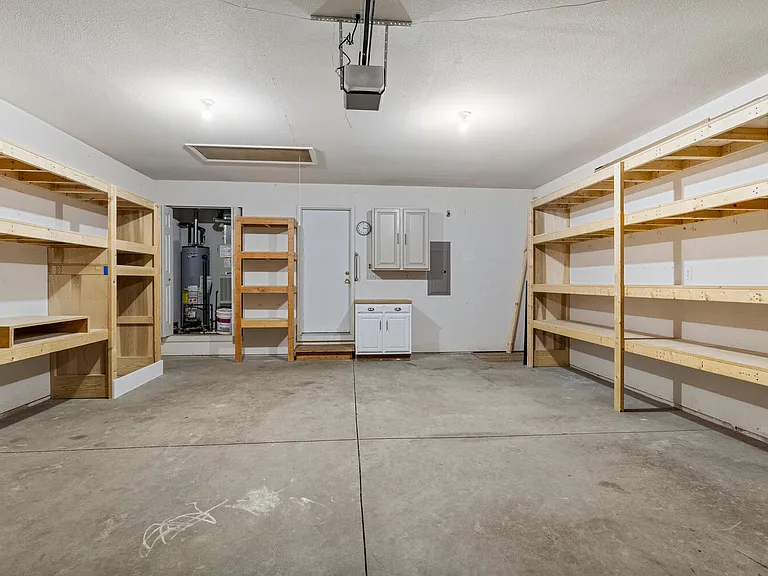 708 Phlox Dr — Photo 15