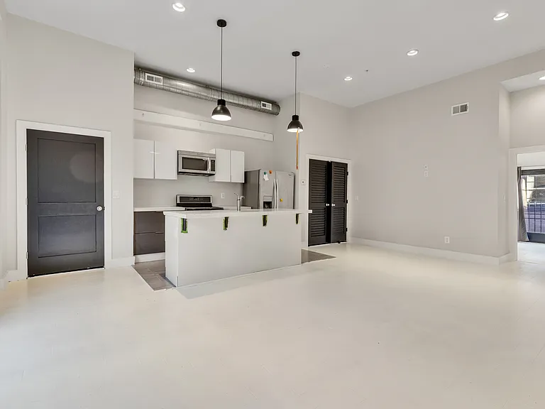 1319 W Fayette St — Photo 2
