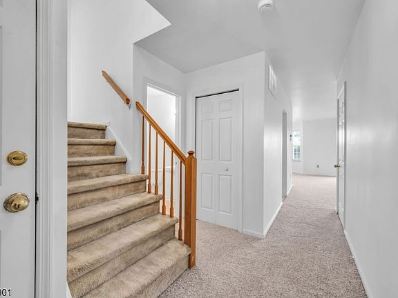 3rd image of 18 Pinehurst Dr