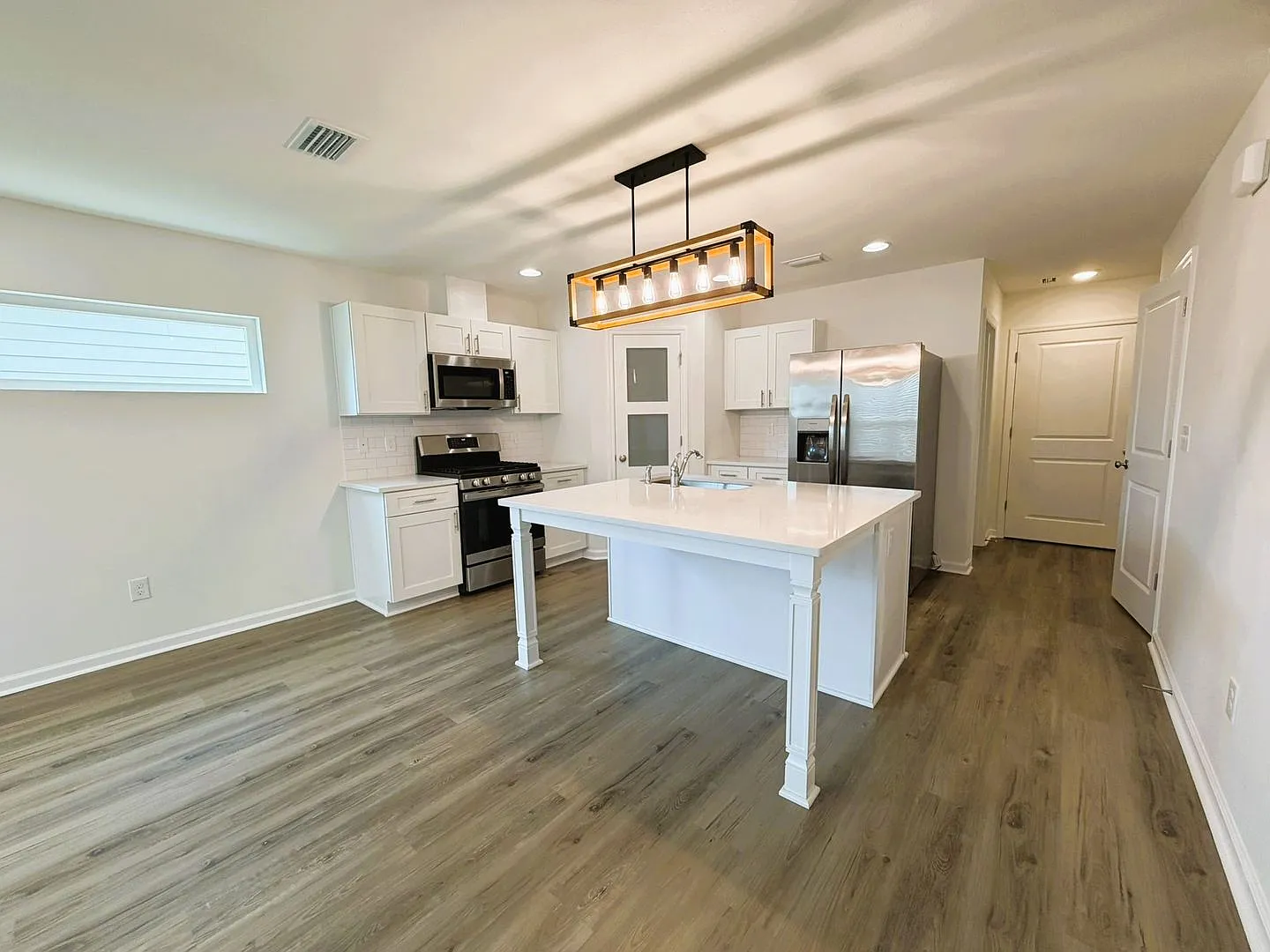 Newer Construction! Modern Ne 3/2.5 W/ Stainless Steel Appliances, Granite Counters, Washer, Drye... — Photo 3