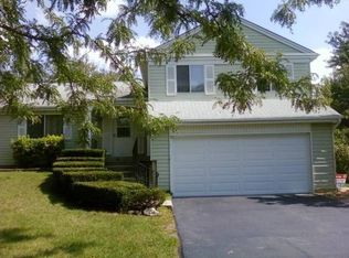 1211 S Appletree Ln, Bartlett, IL 60103