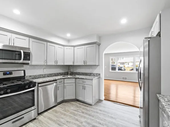 53 Sturgis Rd, Edison, NJ 08817