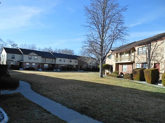 2nd image of 483 Beacon Hill Ct APT E17